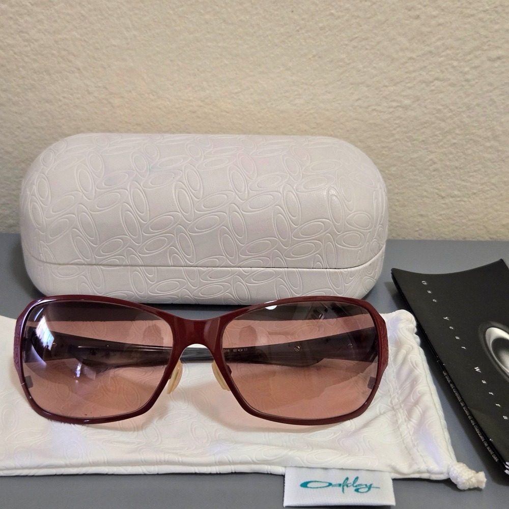 Y2K Oakley Behave Sunglasses  05-316  62- 17 vintage